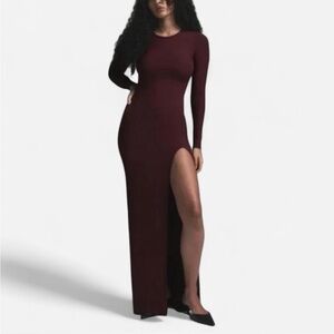 SKIM *NWT SOFT LOUNGE BOAT NECK LONG DRESS | COLOR: BORDEAUX | SIZE: S